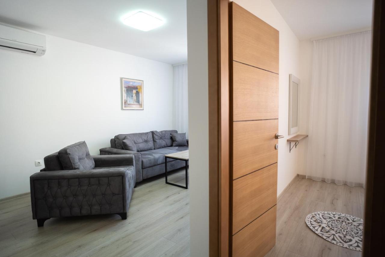 Apartments And Rooms Smile Mostar Esterno foto