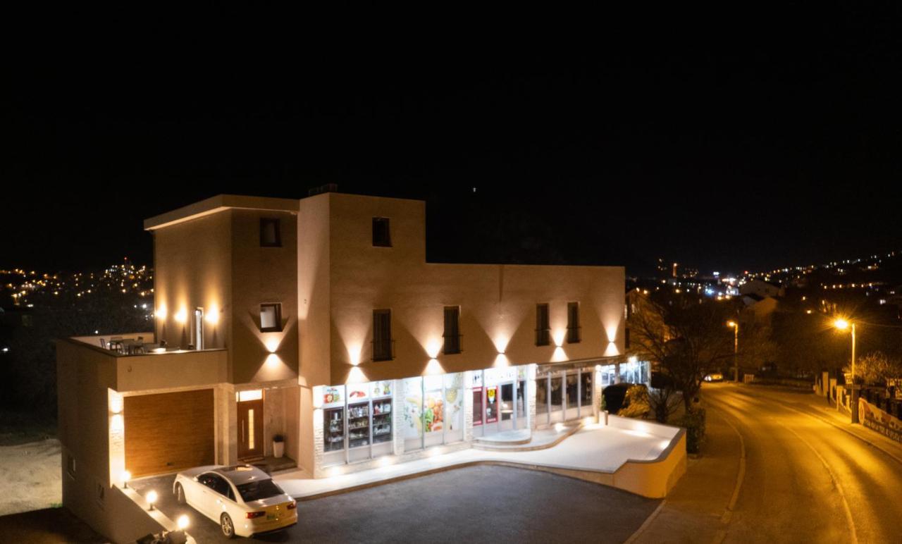Apartments And Rooms Smile Mostar Esterno foto