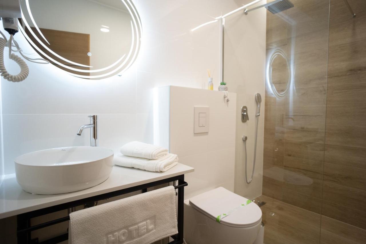 Apartments And Rooms Smile Mostar Esterno foto