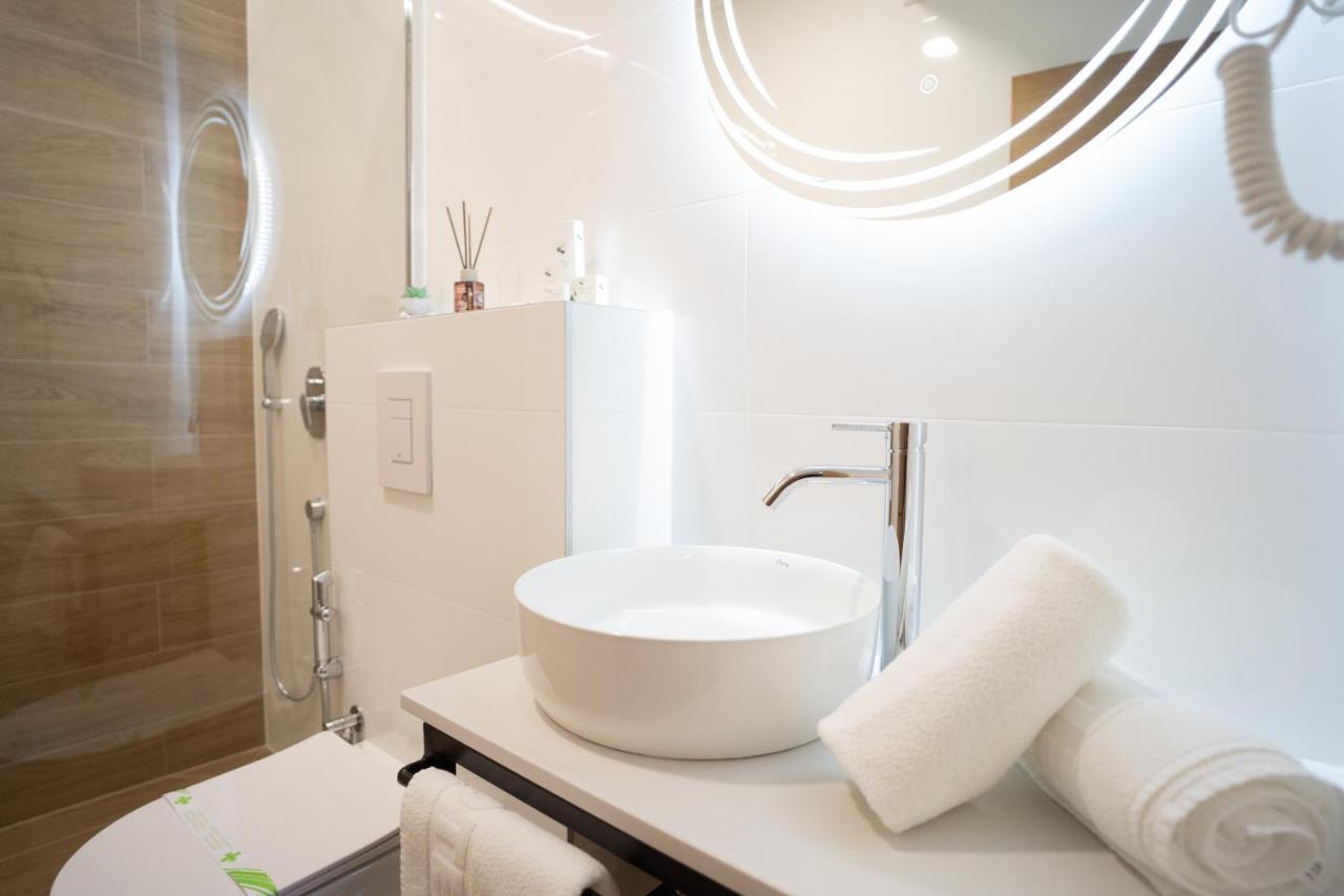Apartments And Rooms Smile Mostar Esterno foto