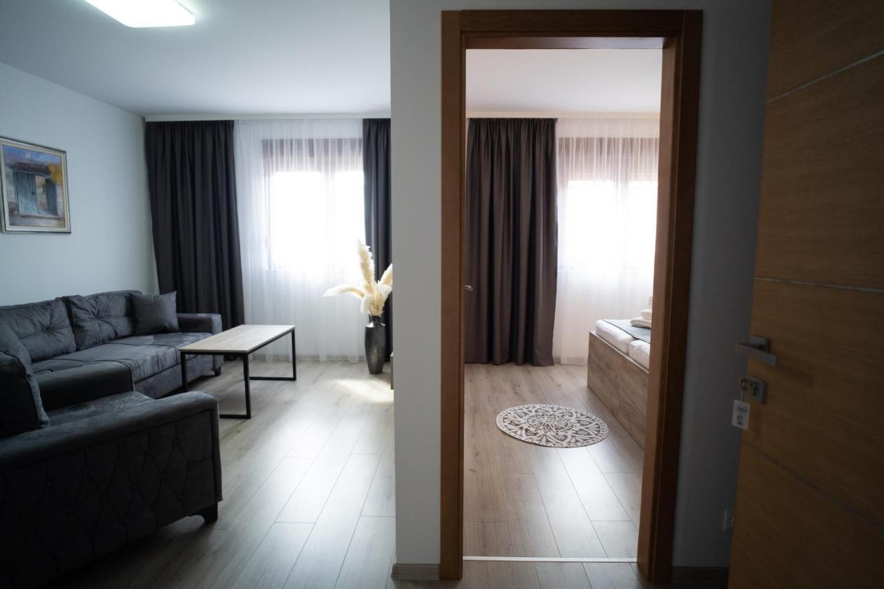 Apartments And Rooms Smile Mostar Esterno foto