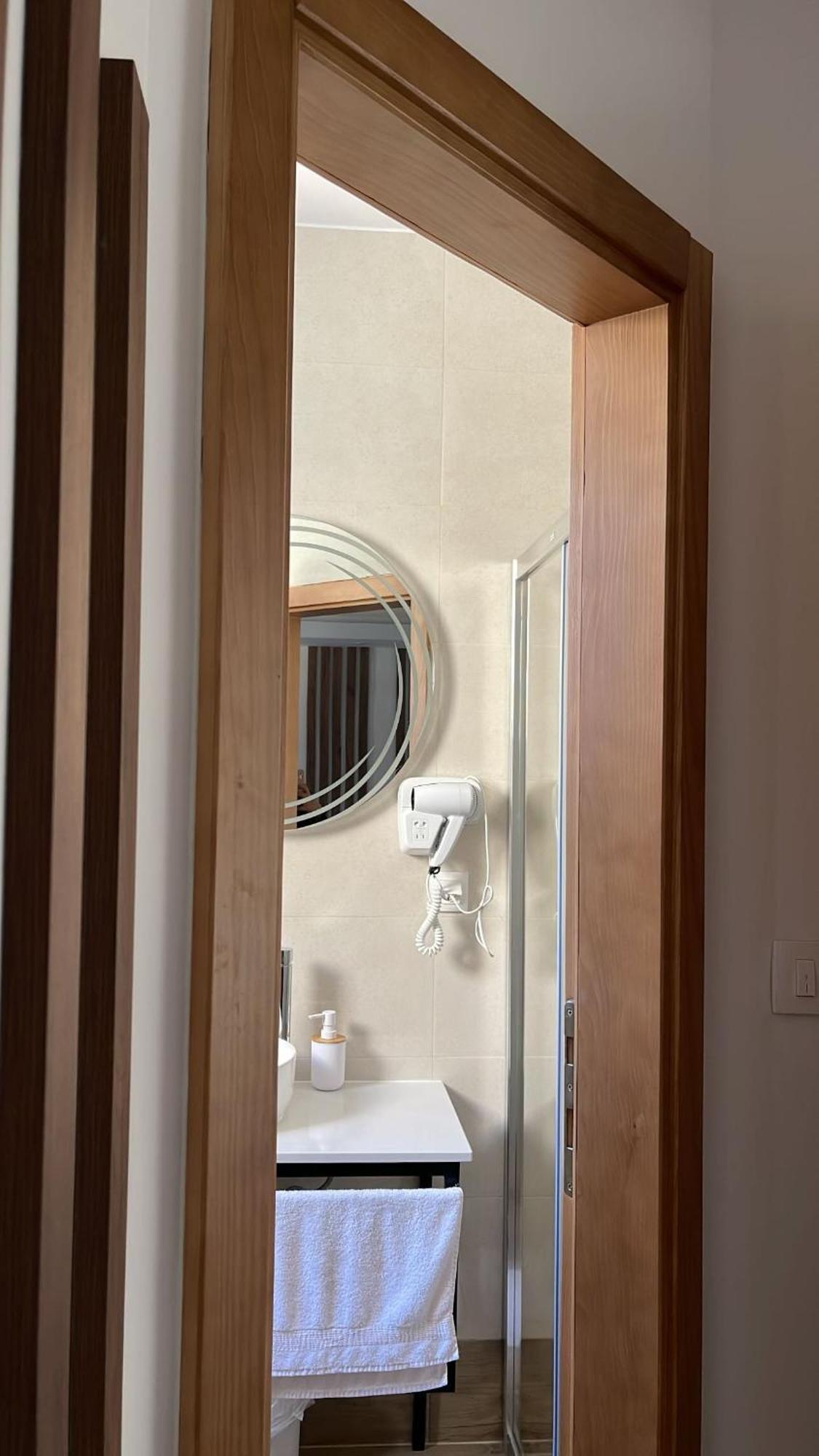 Apartments And Rooms Smile Mostar Esterno foto